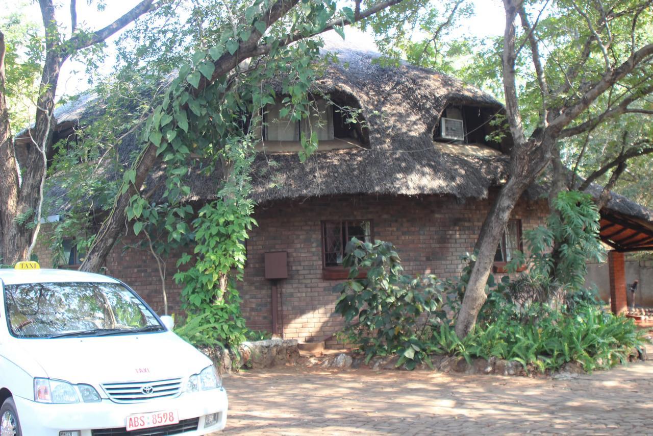 Mosi-Ua-Tunya Lodge Victoria Falls Eksteriør billede